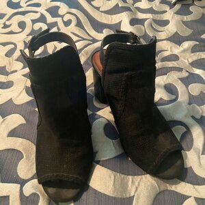 Mia black suede sandals - size 8.5M